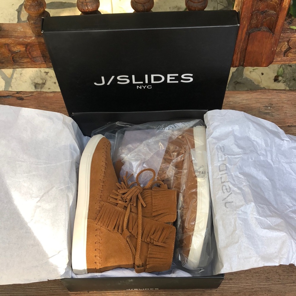 Moccasin style boot